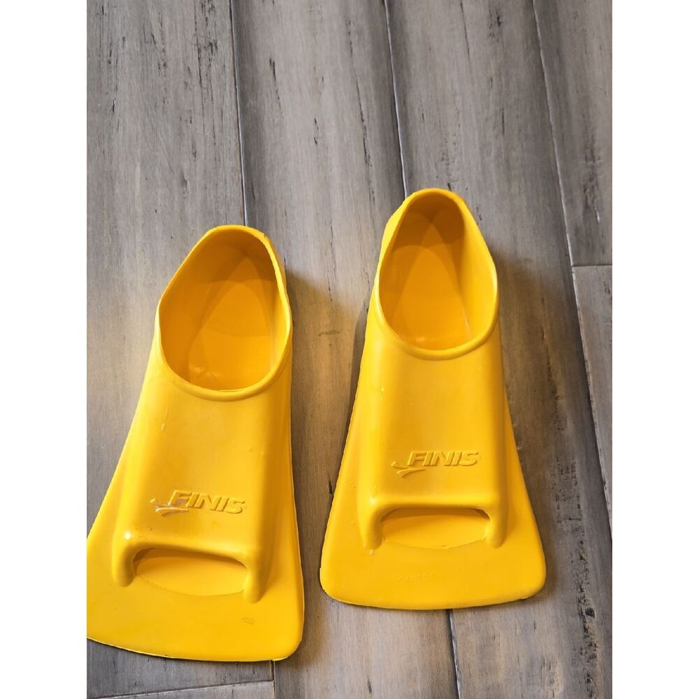 Unisex Yellow Swim Training Fins Male 10 1/2-11 1/2,     Female 11 1/2-12 1/2